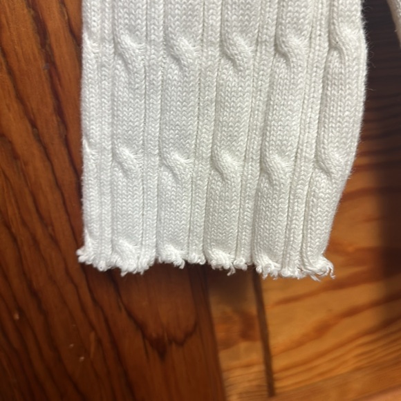 Liz Claiborne cropped White Sweater size Medium
Show off that beautiful tan. - Picture 5 of 7